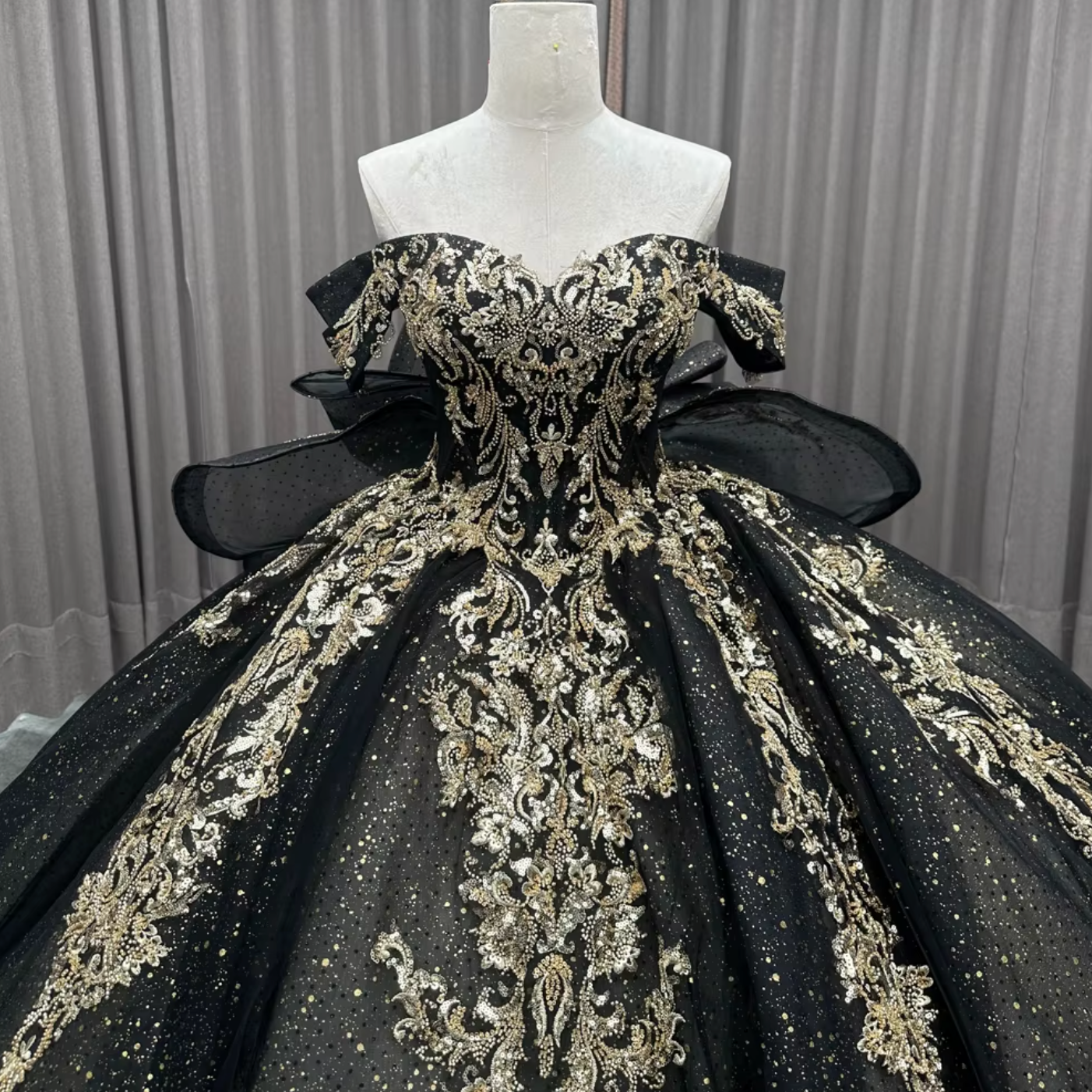Wedding Dresses Black And Gold Dramatic Gold Black Shimmery Gold Applique Choker Prom Dress Wedding Dresses Black And Gold Dramatic Gold Black Shimmery Gold Applique Choker Prom Dress