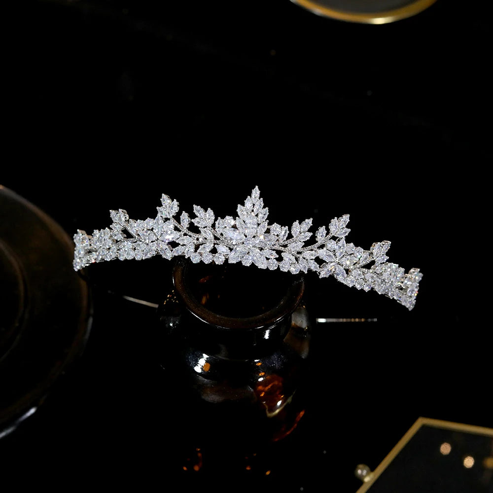 Tiara Crown Crystal Cubic Zirconia Wedding Hair Accessory, Add a touch of elegance and sparkle to your special event with our Fashi