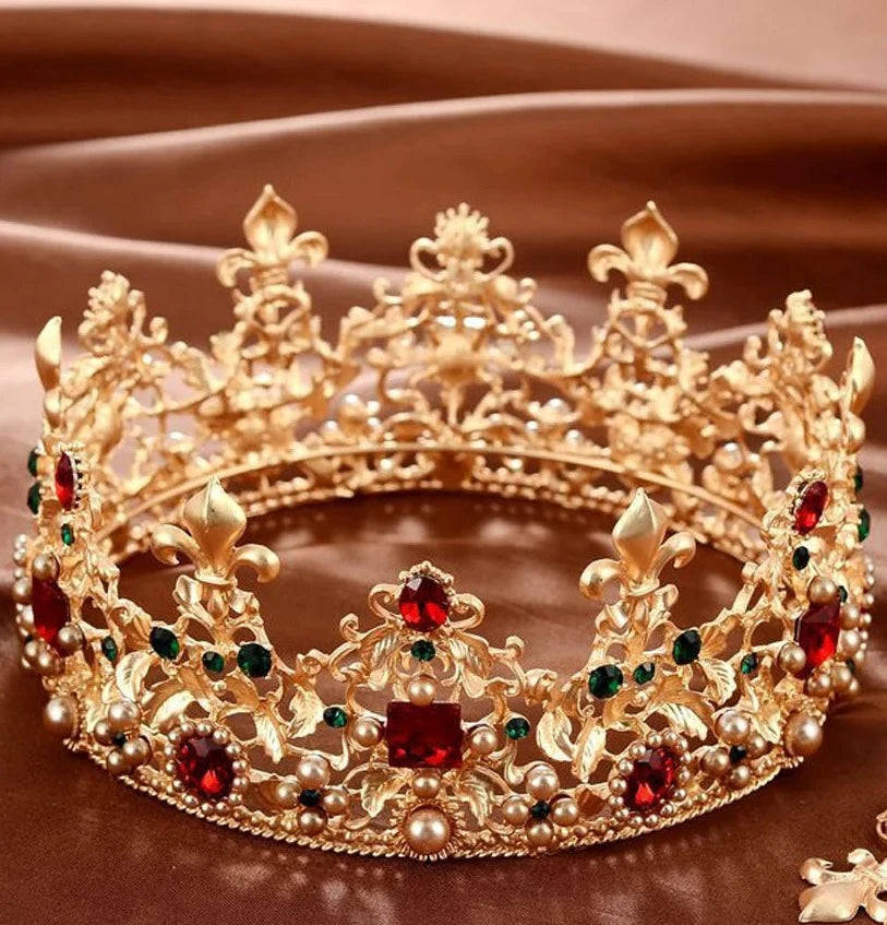 Round Crown Crystal King Queen Party Hair Accessory, Indulge in the regal beauty of this exquisite Round Crystal  Crown Hair Accessory
