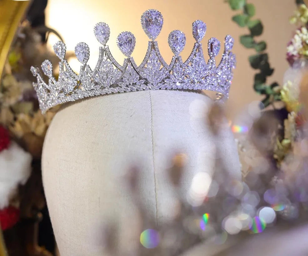 Wedding Tiara Cubic Zirconia Princess Bridal Crown Hair Accessory, Embellished with a glittering array of alternating high-pointed patterns 