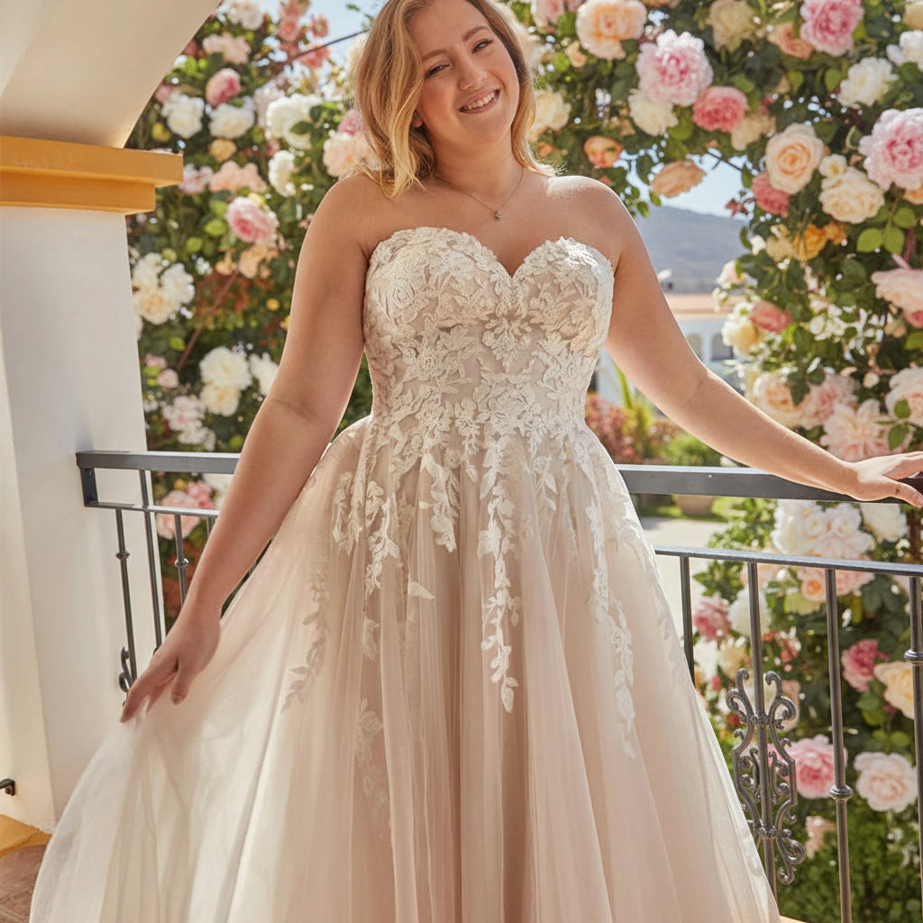 Plus Size Wedding Dress Sleeveless Lace Bridal Gown