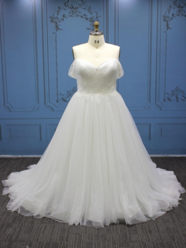 A Line Wedding Dress Tulle Lace Plus Size Bridal Gown, Crafted from an elegant combination of tulle and lace, this A-line bridal gown features a lace 