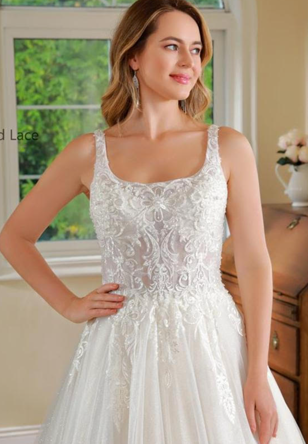 Vestido de novia de corte A con encaje y cuentas