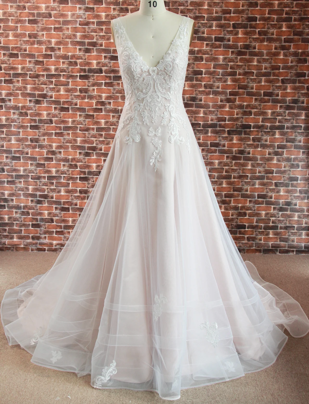 Wedding Dress V-Neck Heart-Shape Back A Line Bridal Gown