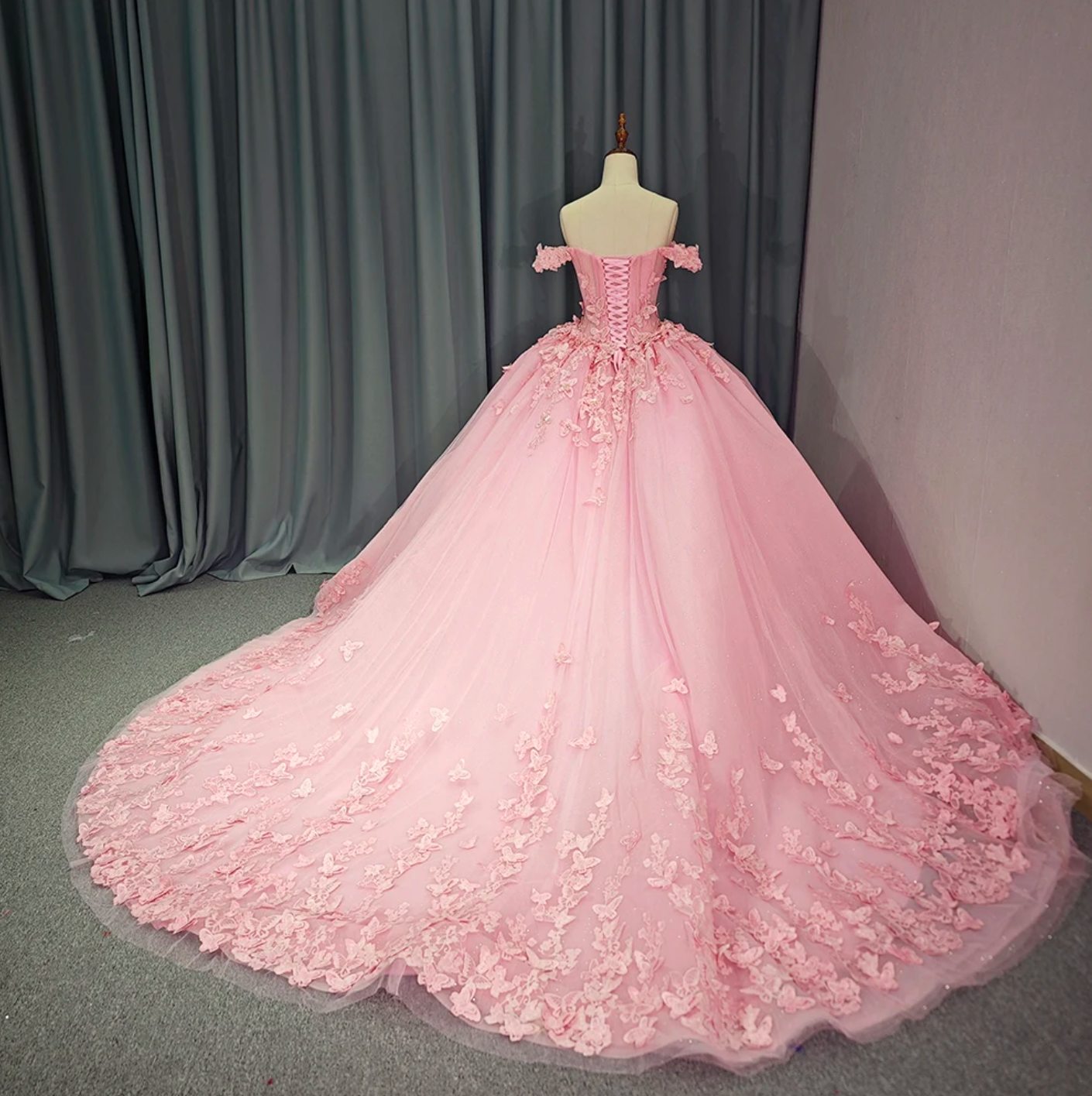 Quincenera Dress Pink Organza Sweetheart Ball Gown, Indulge in the dreamy elegance of our Pink Glamorous Organza Quincenera Dress. 