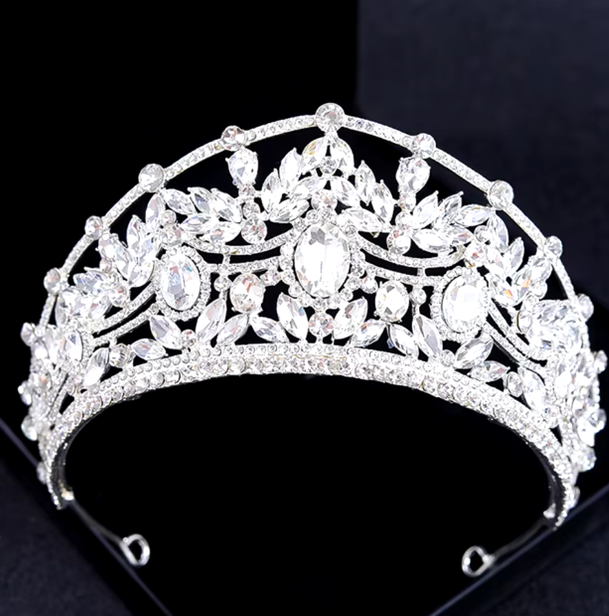Quinceanera Tiara Crystal Party Crown Hair Accessory, Experience the glamour and elegance of royalty with our Sparkling Quinceanera Tiara 