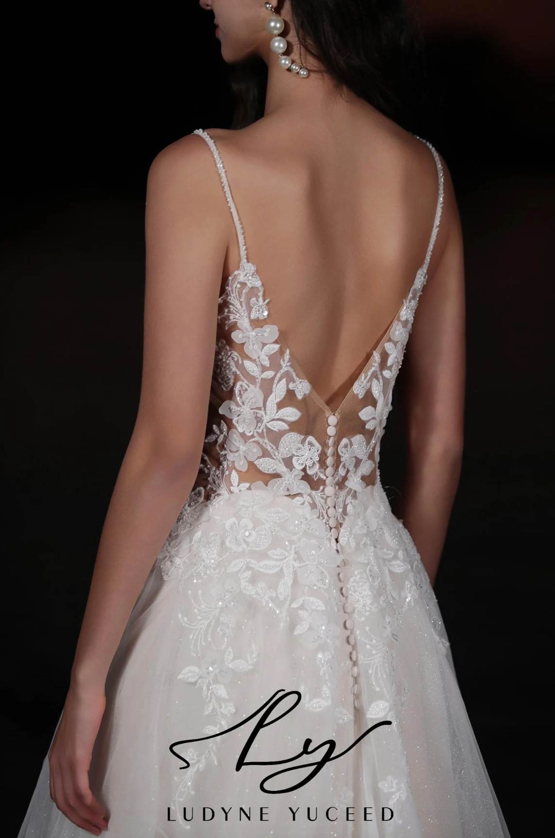 Wedding Dress Spaghetti Straps Tulle A-Line Bridal Gown, This stunning wedding gown is a true vision of elegance. It features thin spaghetti straps th