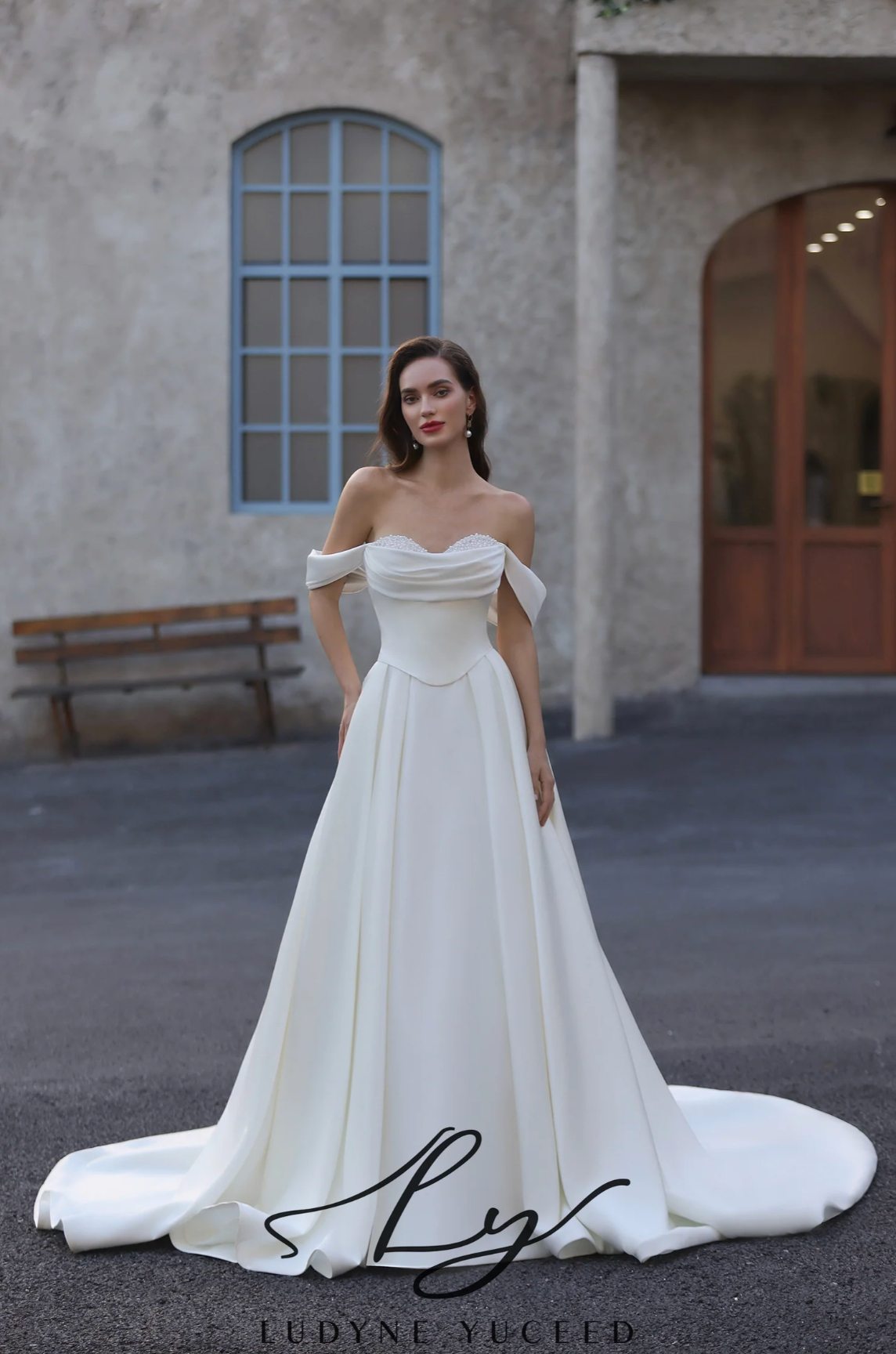 Wedding Dress Pearl Embellished Neckline Satin Bridal Gown, this elegant satin wedding dress combines timeless charm with modern sophistication. 