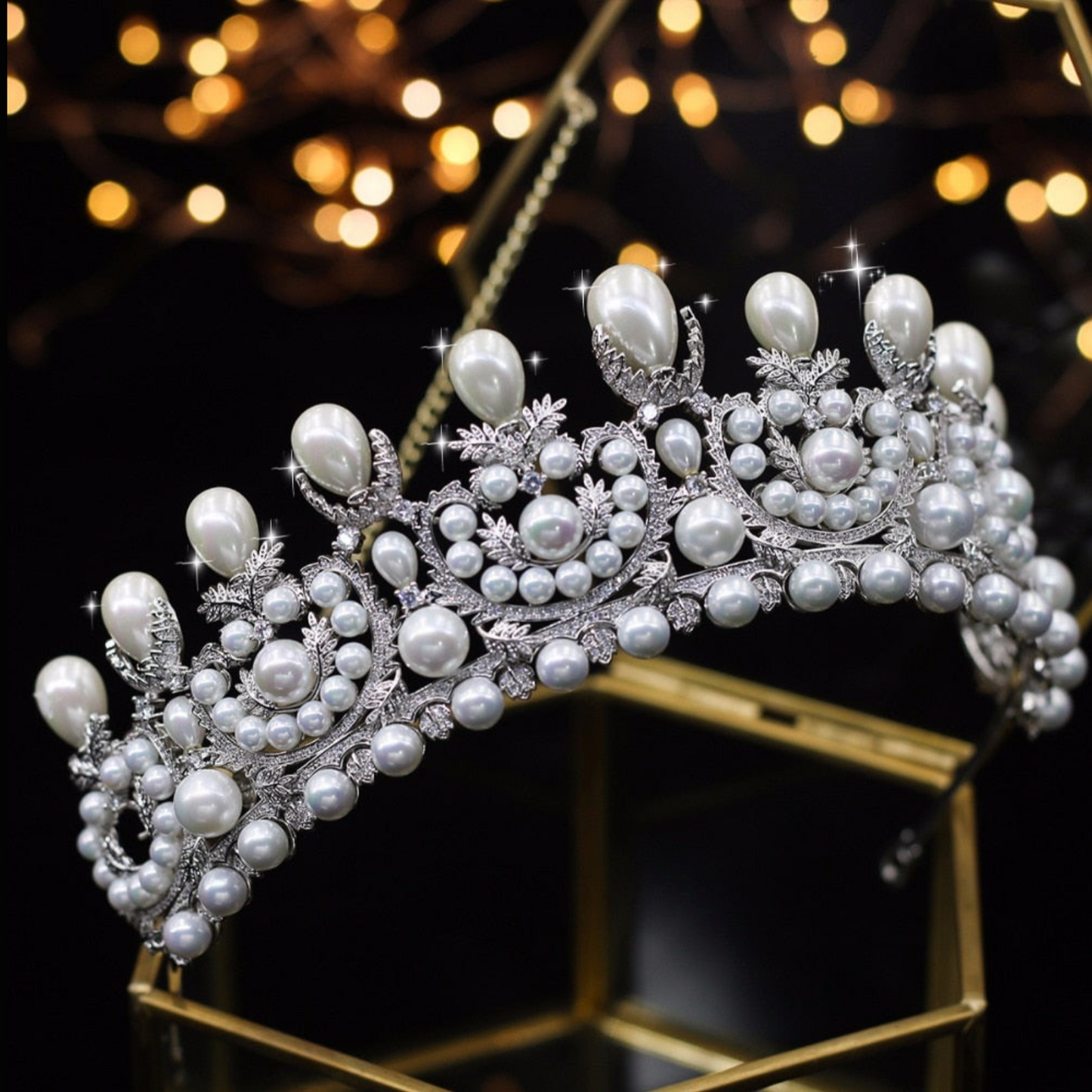 Hermosa tiara de boda, coronas de novia con grandes cristales de circonita y perla.