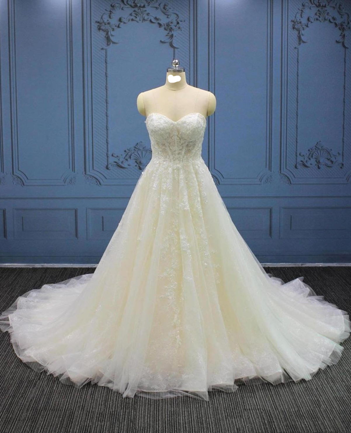 Vestido de novia de corte A sin mangas con escote en forma de corazón y cuentas