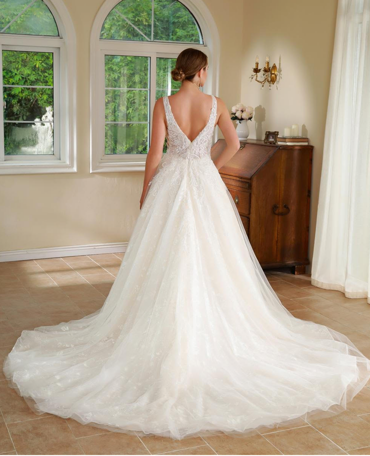 Vestido de novia princesa de encaje con corte A y laterales con ilusión