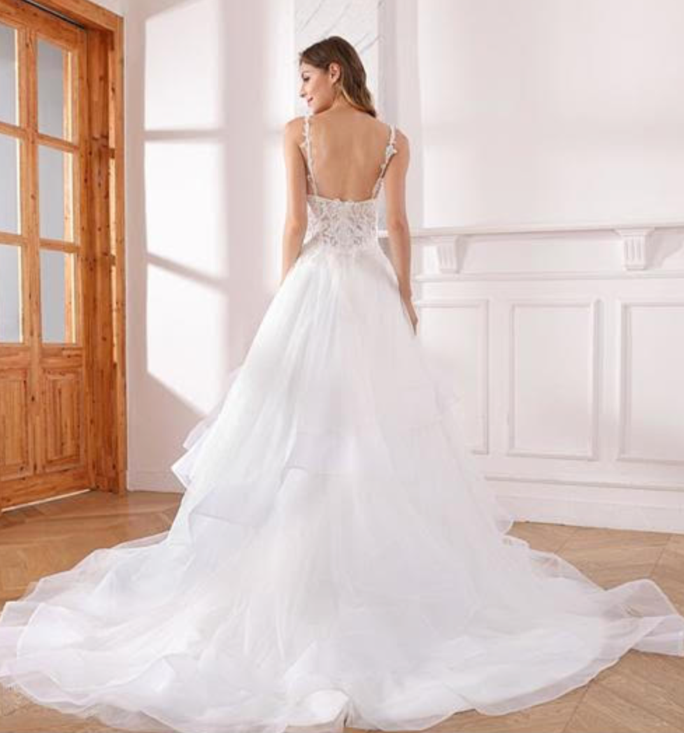 Vestido de novia de lujo con volantes y cuentas en forma de A