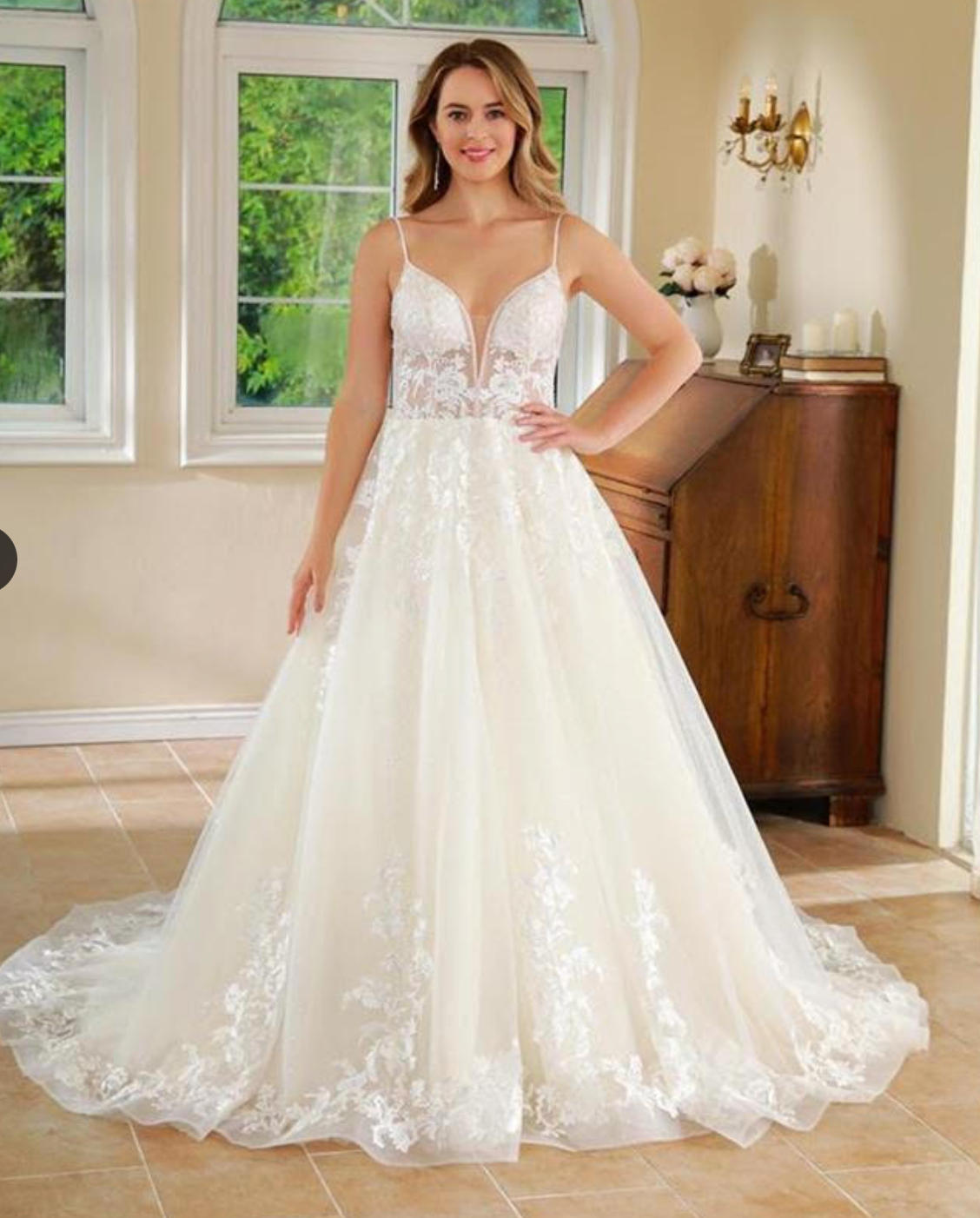 Vestido de novia de corte A con encaje floral estilo princesa 