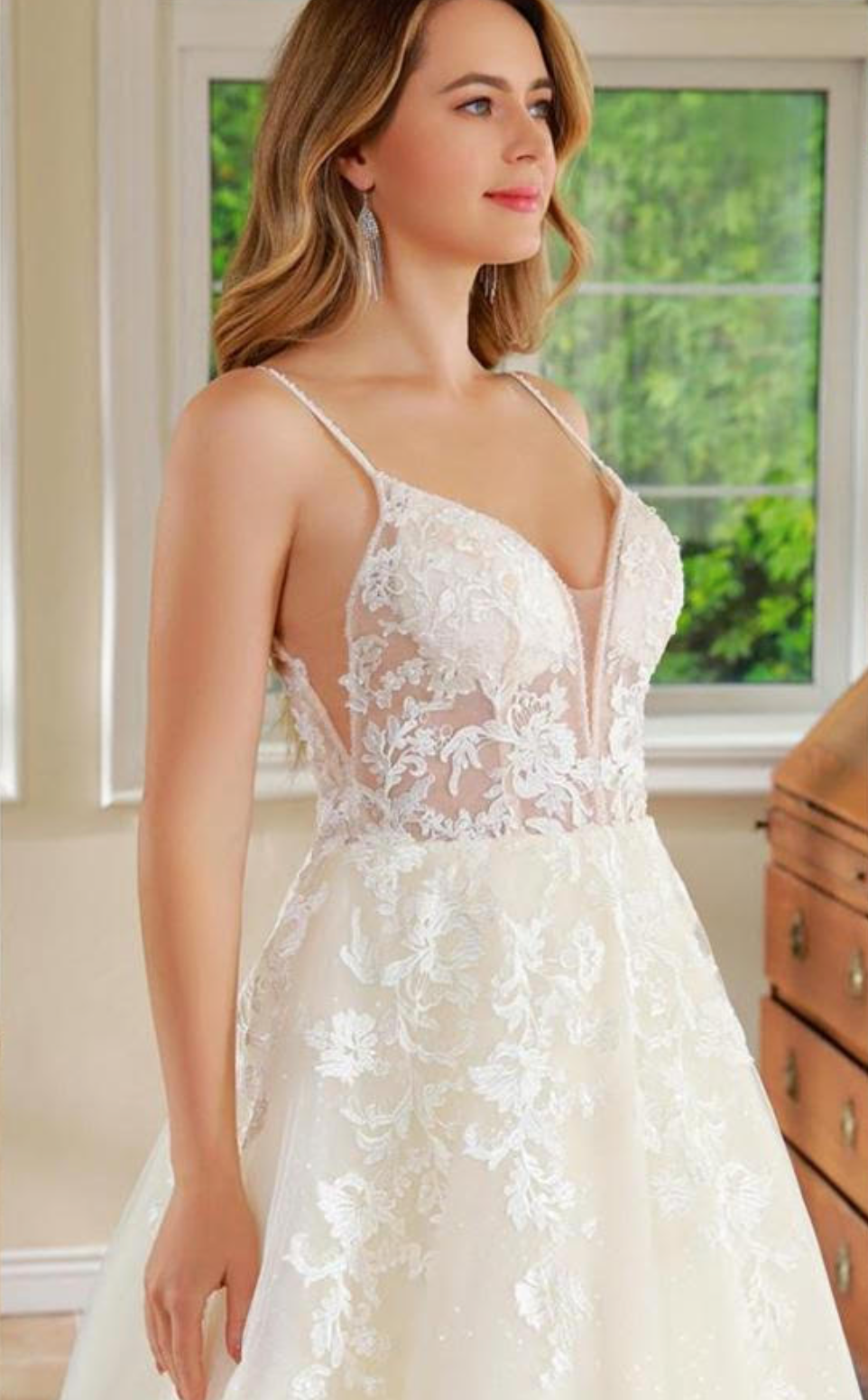 Vestido de novia de corte A con encaje floral estilo princesa 