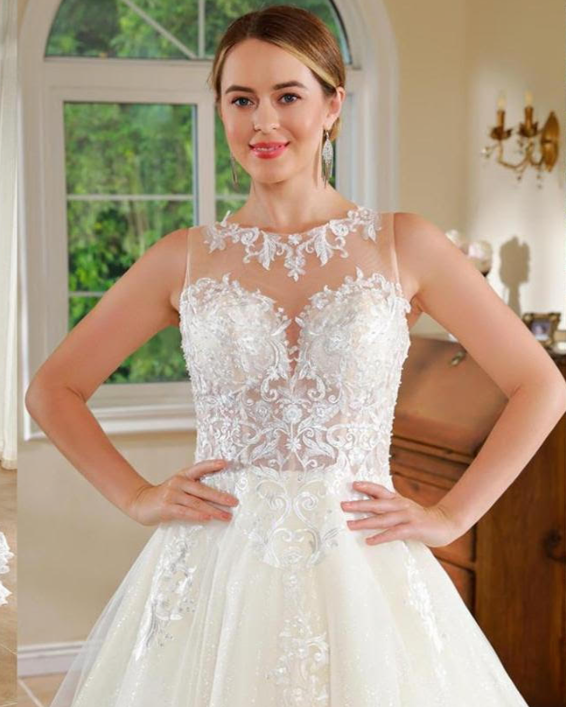 Vestido de novia de corte A con escote redondo y encaje de ilusión 