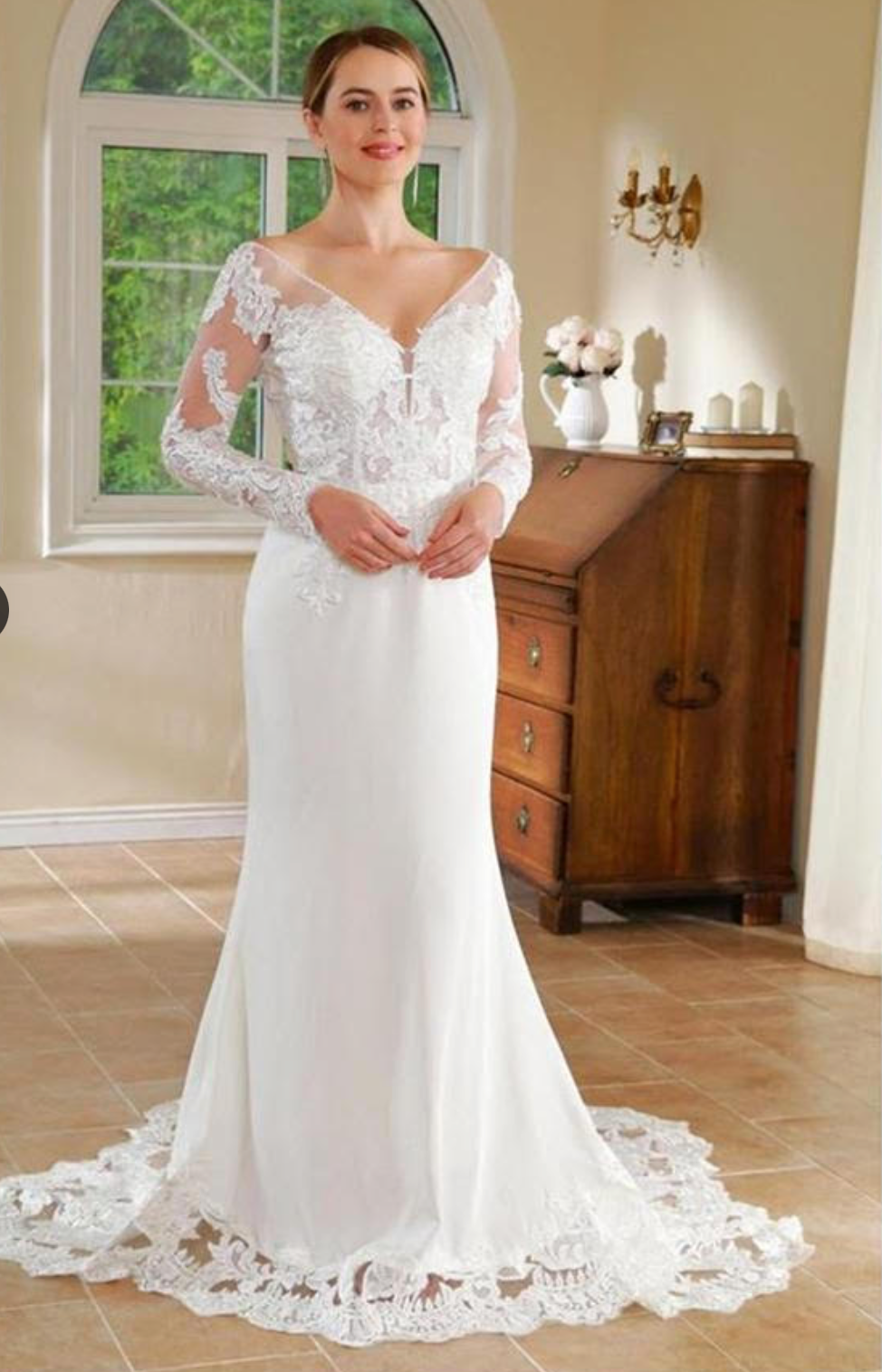 Vestido de novia de satén con escote en V ancho y encaje entallado 