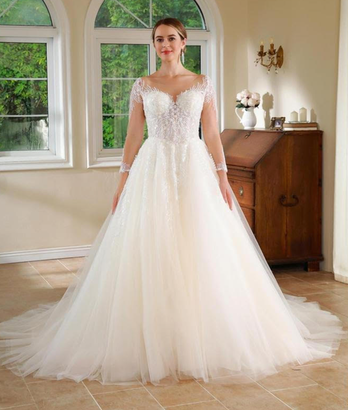 Vestido de novia moderno de corte A con tul y encaje con cuentas