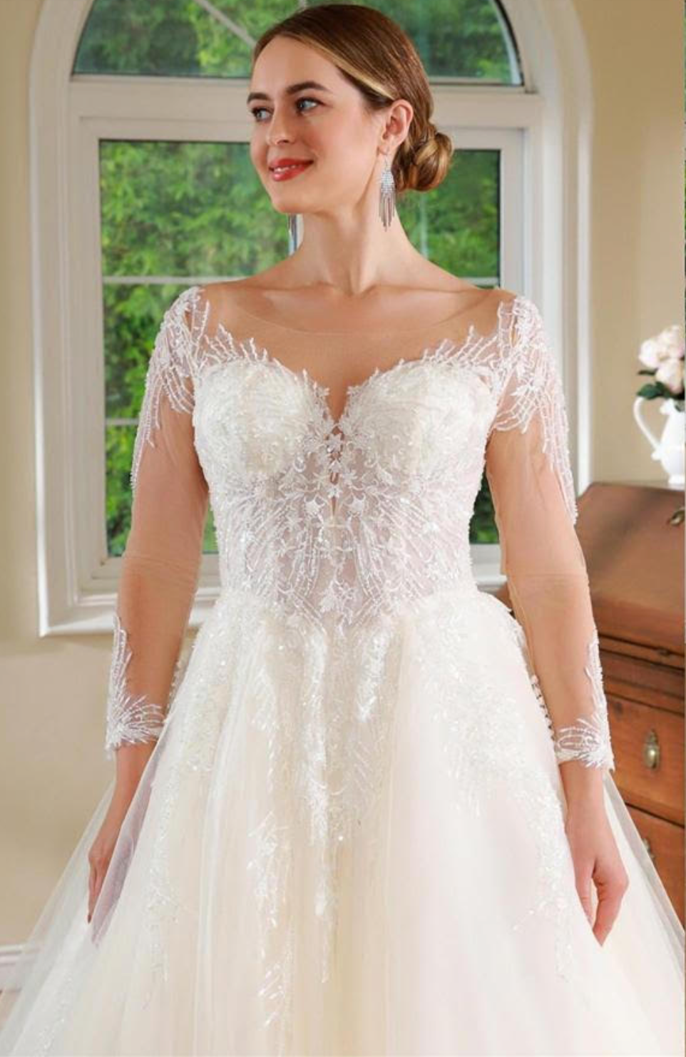 Vestido de novia moderno de corte A con tul y encaje con cuentas