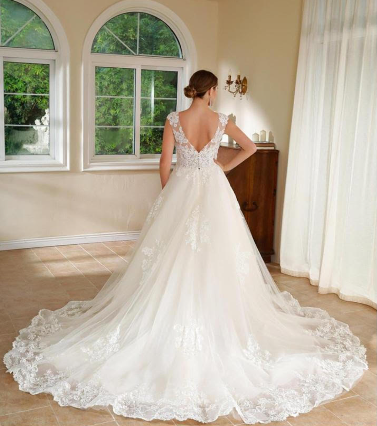 Vestido de novia sin mangas de corte A con adornos de encaje