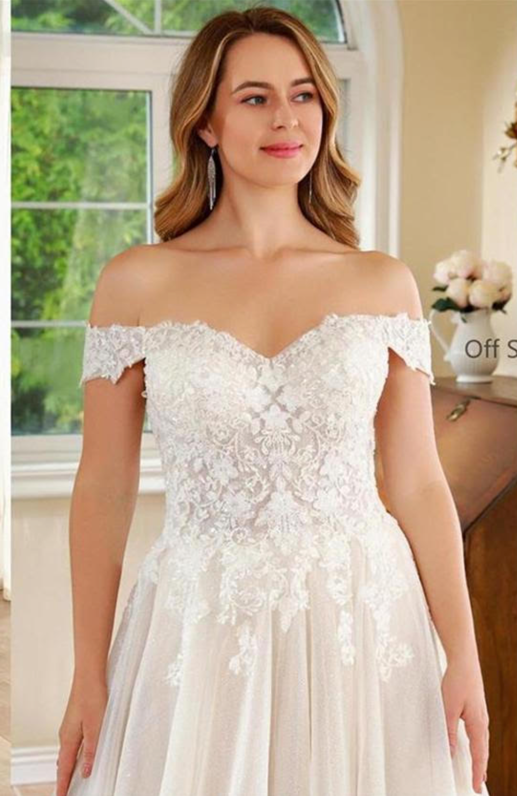 Vestido de novia de corte A con puños de encaje y hombros descubiertos 