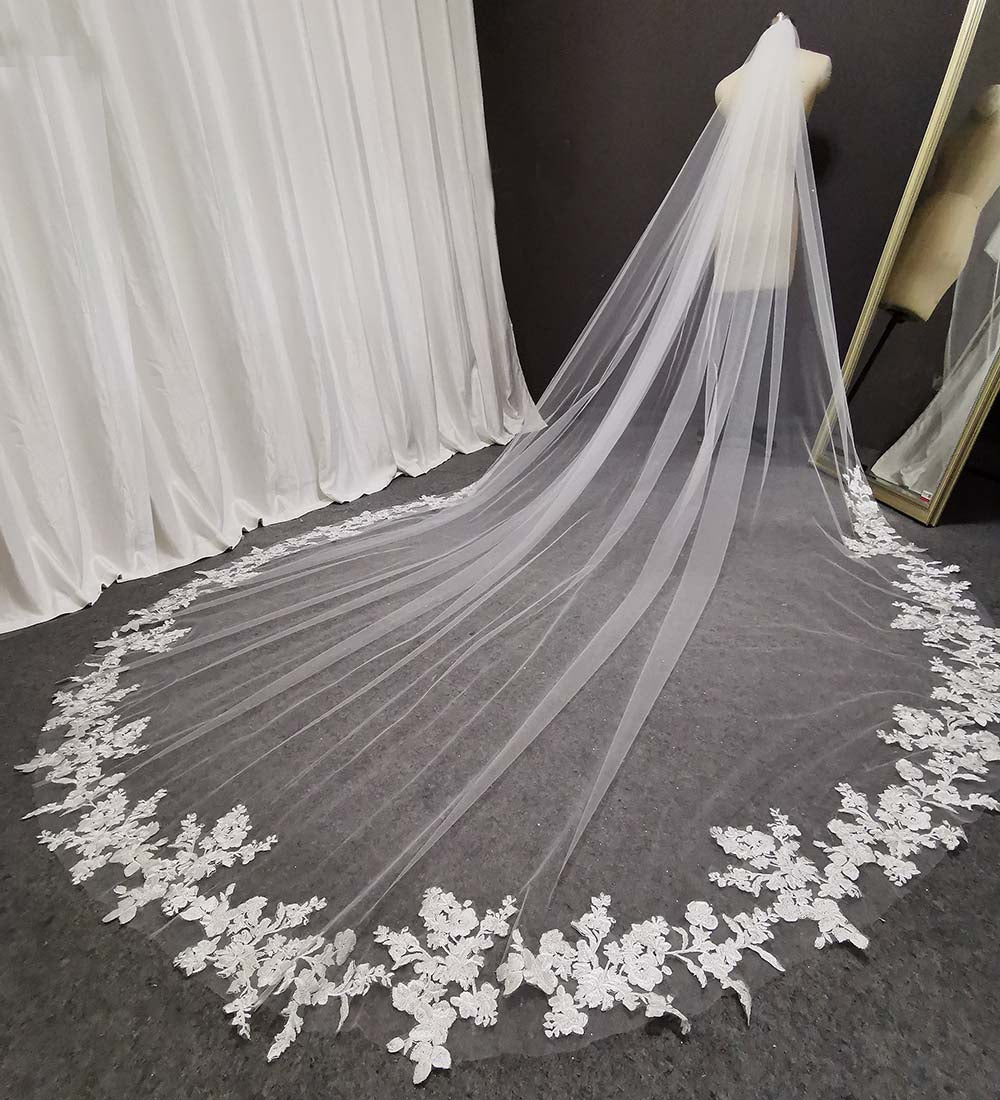 Cathedral Lace Wedding Veil Tulle Bridal Veil Accessory, Be swept away by the stunning beauty of this elegant bridal veil