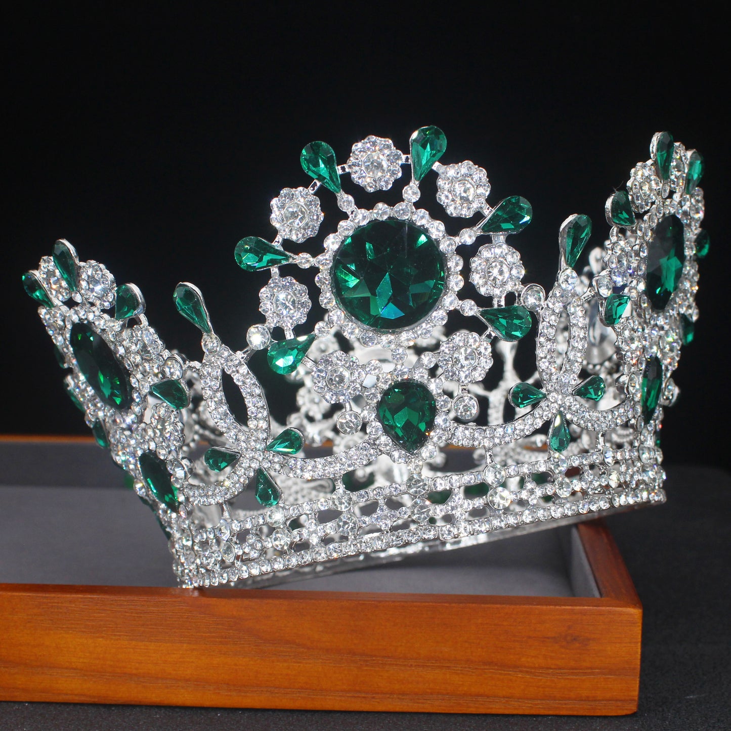 Round Crystal King Queen Crown Royal Party Tiara Hair Accessory, reign in radiance with this show-stopping royal crown! Featuring a stunning 3-row crystal-lined bottom rim adorned with an elegant swag ribbon pattern