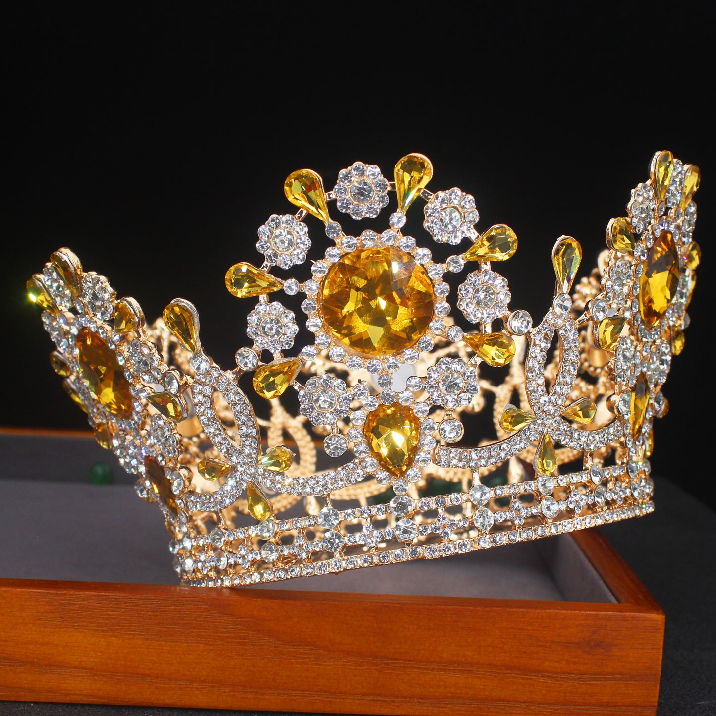 Round Crystal King Queen Crown Royal Party Tiara Hair Accessory, reign in radiance with this show-stopping royal crown! Featuring a stunning 3-row crystal-lined bottom rim adorned with an elegant swag ribbon pattern