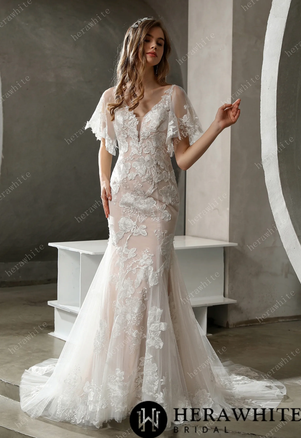Tulle Lace Wedding Dress Detachable Sleeve Trumpet Bridal Gown, this bridal gown is a fresh floral fantasy featuring a plunging v-neckline and luxe floral lace