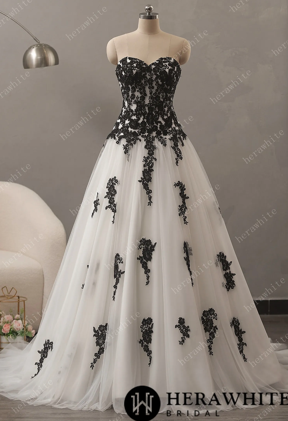 Black & White Wedding Dress A Line Tulle Lace Sleeveless Bridal Gown, this gorgeous gown features a classic sweetheart neckline on tulle with delicate embroidered lace 