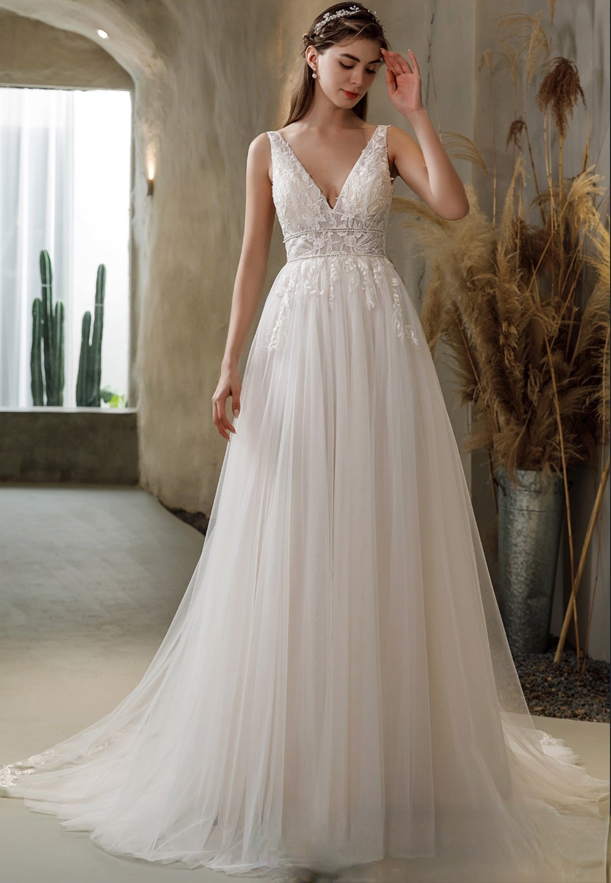 Wedding Dress V-Neck Tulle Bridal Gown Double Banded Waist, The classic A-line tulle wedding dress features a plunging V-neckline 
