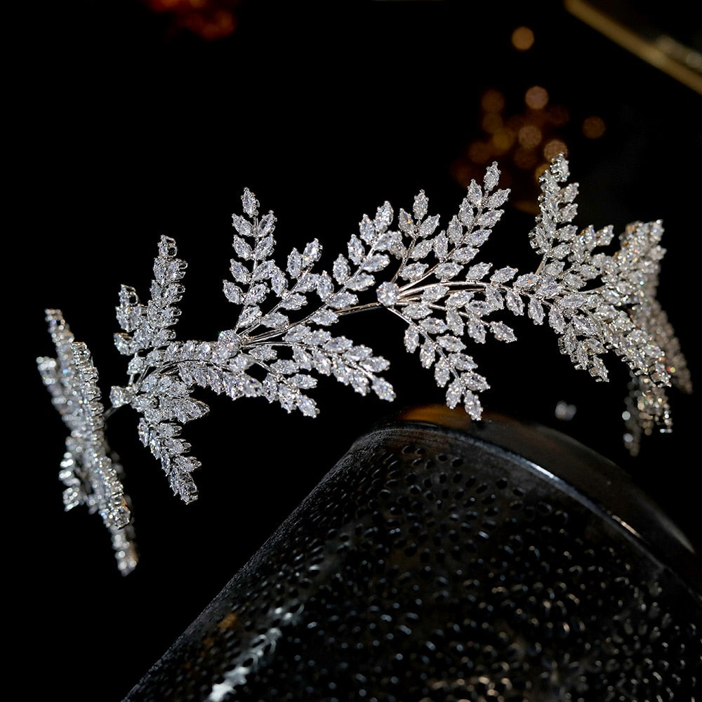 Bridal Headpiece Crystal Leaf Hair Band Wedding Accessory, Be the star of your special day with this stunning fashion crystal leaf hairband tiara! 